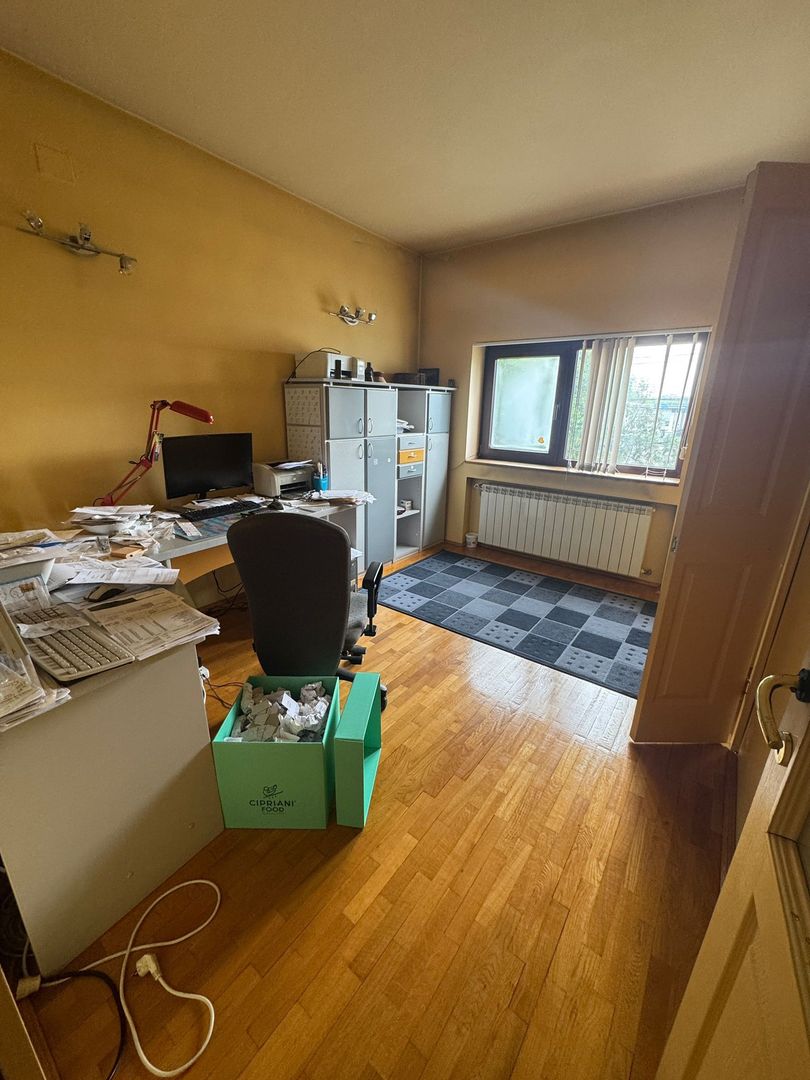 Casa de închiriat 7 camere Sector 4, ideal pentru clinica, gradinita - Poză 32