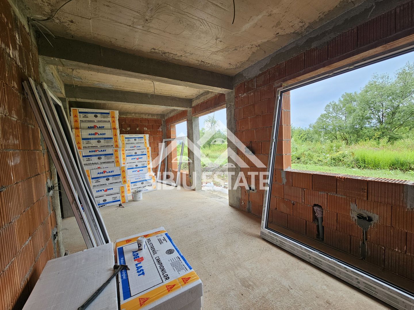 Casa noua 5 camere 3 bai, curte mare - Poză 8