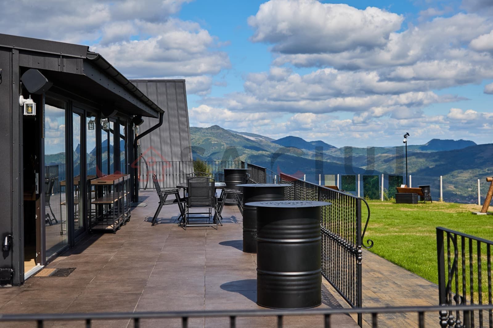 Afacere de vanzare, 2 cabane+sala de evenimente, la cheie, Apuseni! - Poză 5