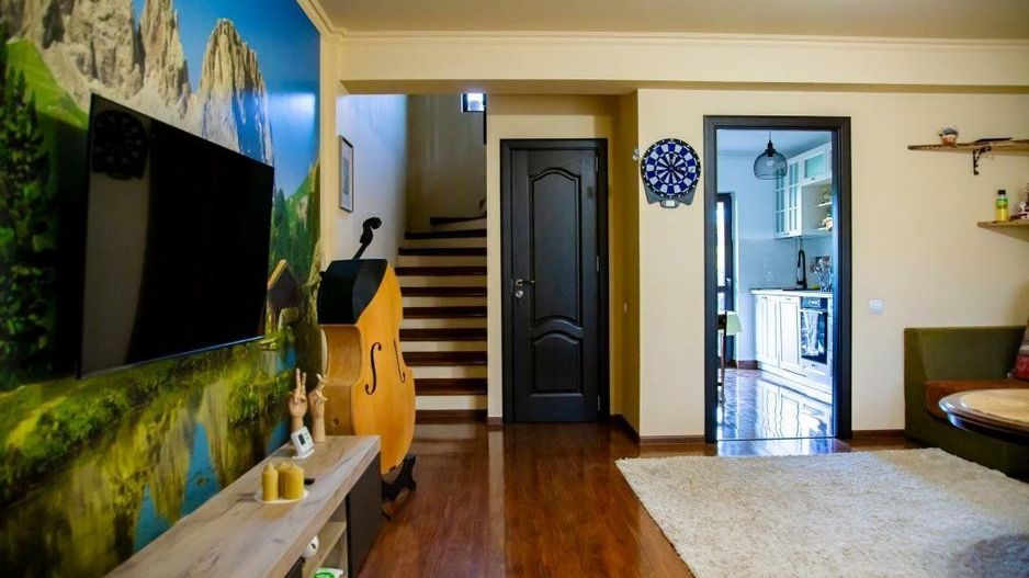 Casă complet mobilată P+1+M - Curte şi loc de parcare- - Poză 4