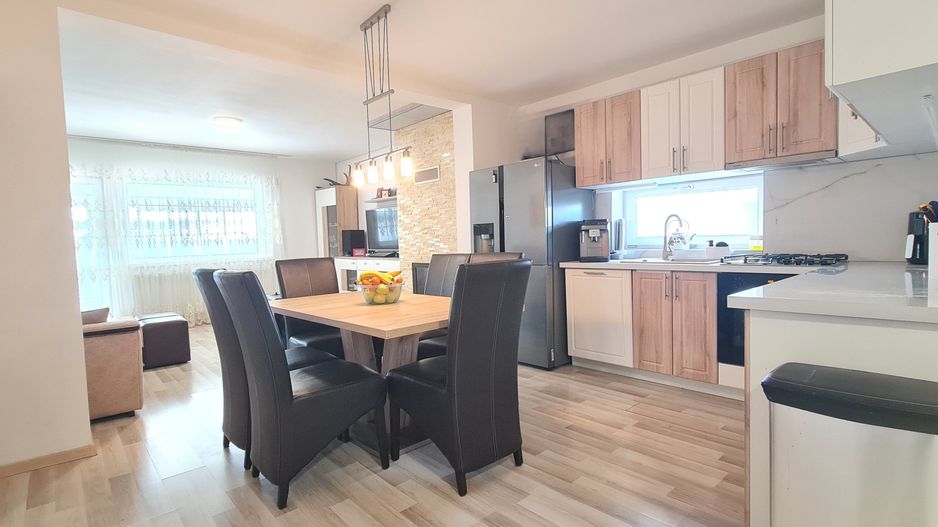 Casa 4 camere semimobilata in Cartier Izvor Tarlungeni Brasov - Poză 4