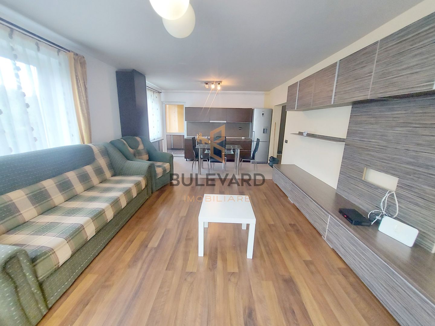Apartament cu 2 camere , zona strazii Sub Cetate! - Poză 1