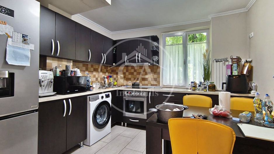 Apartament de vânzare cu 4 camere în zona Decebal, Oradea - Poză 6