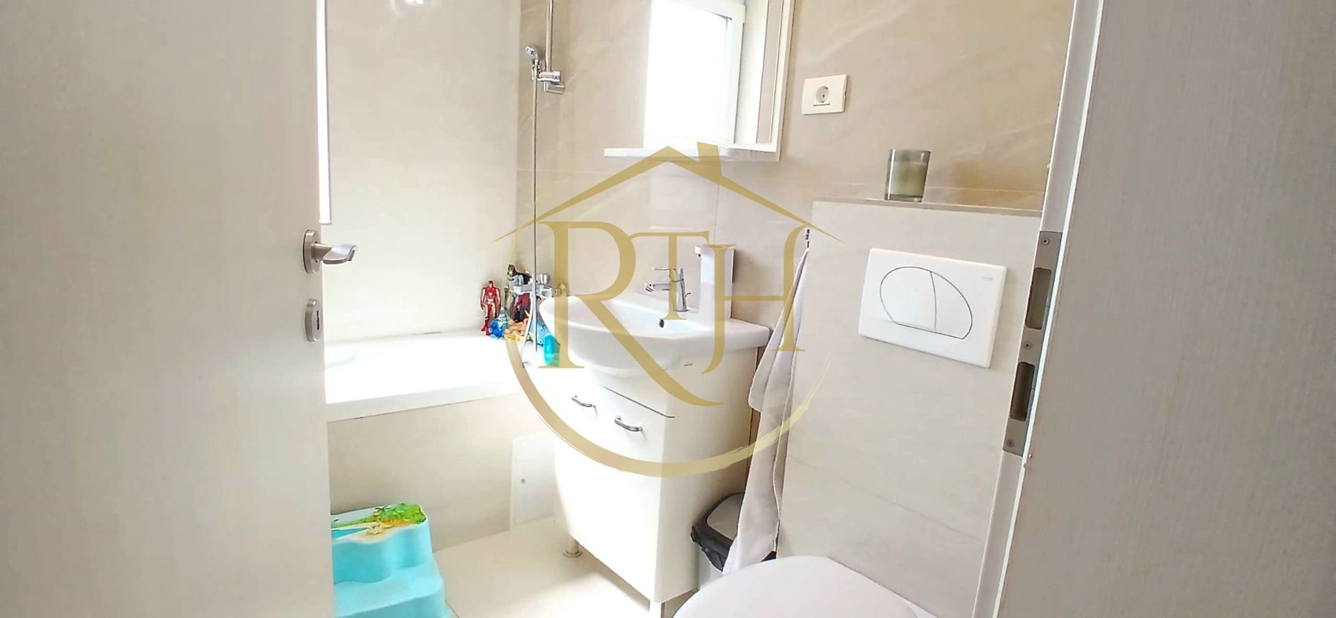 Oferim spre vânzare un apartament deosebit cu 3 camere, în zona Buziașului! - Poză 20