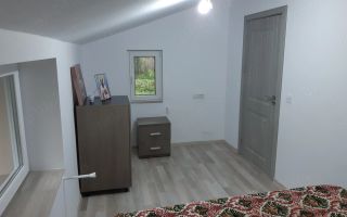 Casă complet renovată și utilată, sat Prisacani - Poză 6