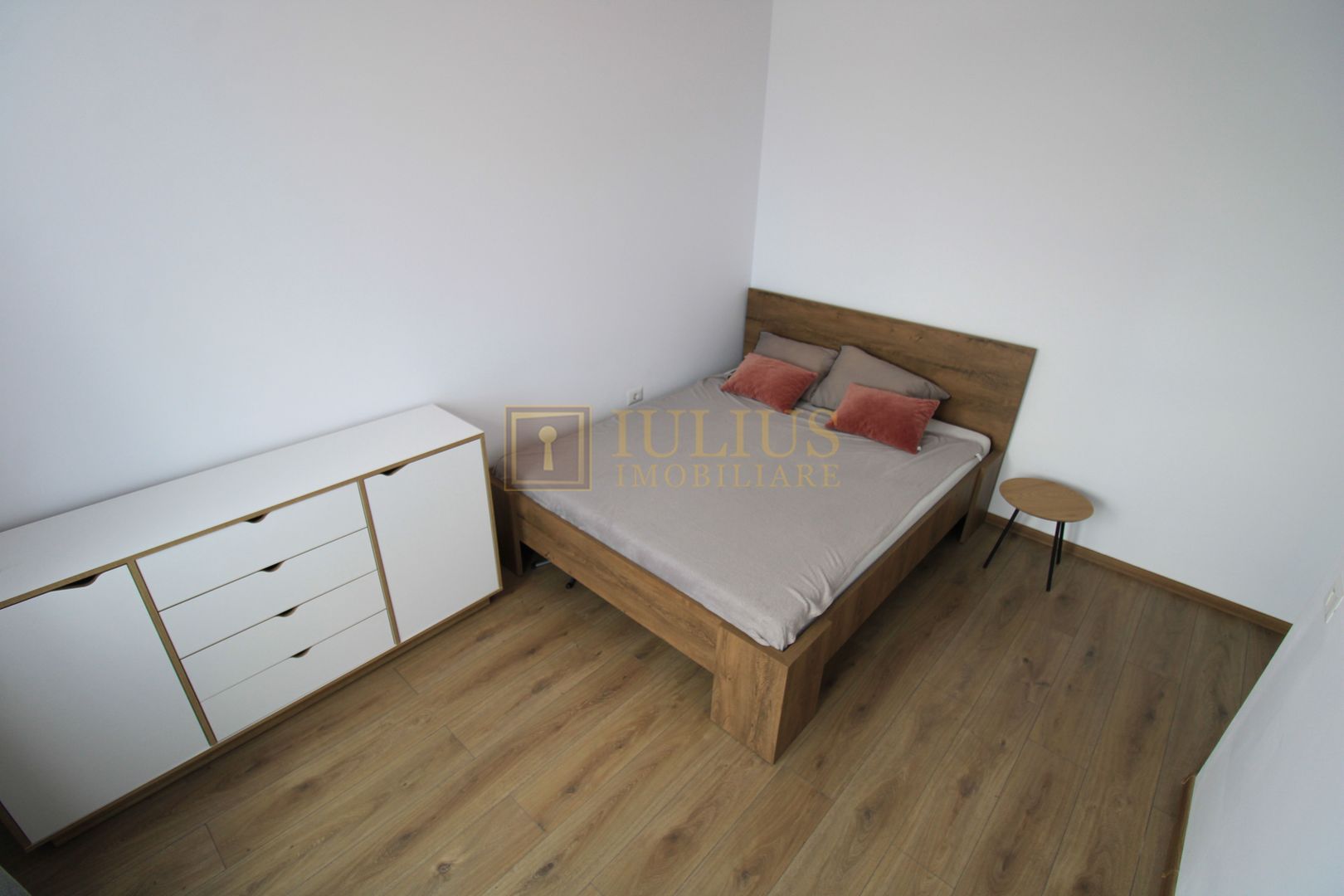 Vedere panoramica; loc parcare inclus; 2 bai/2dormitoare. - Poză 18