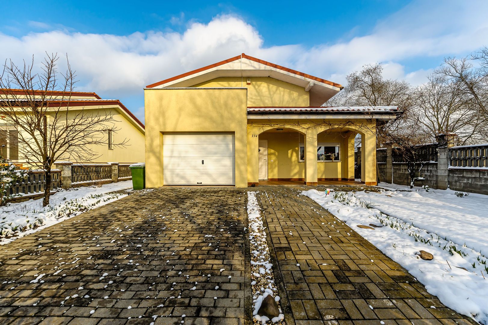 Casă situată pe strada Constituției, Aradul Nou - Poză 1