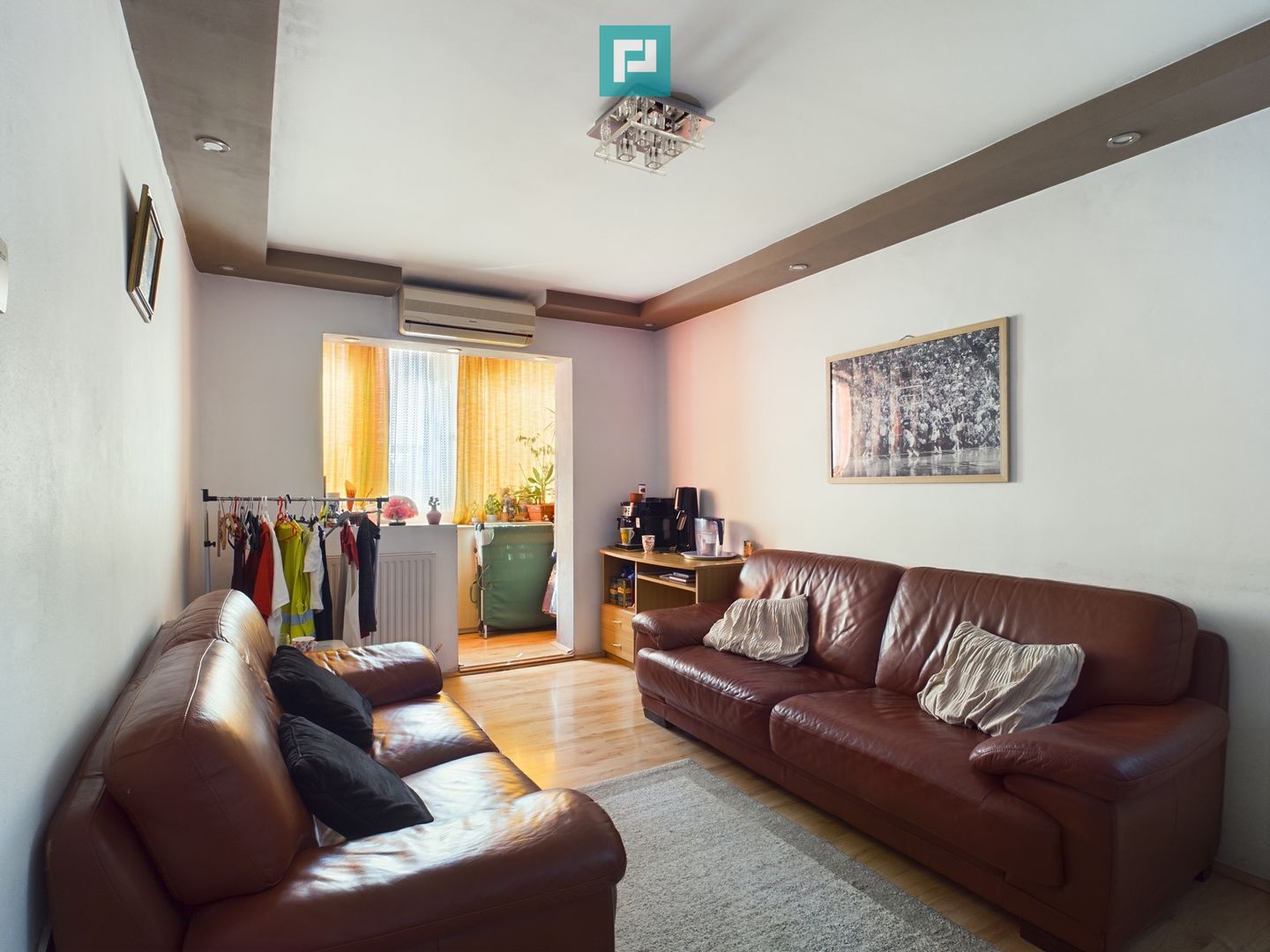 Apartament cu 3 camere, etaj intermediar, zona Spitalului Judetean - Poză 1