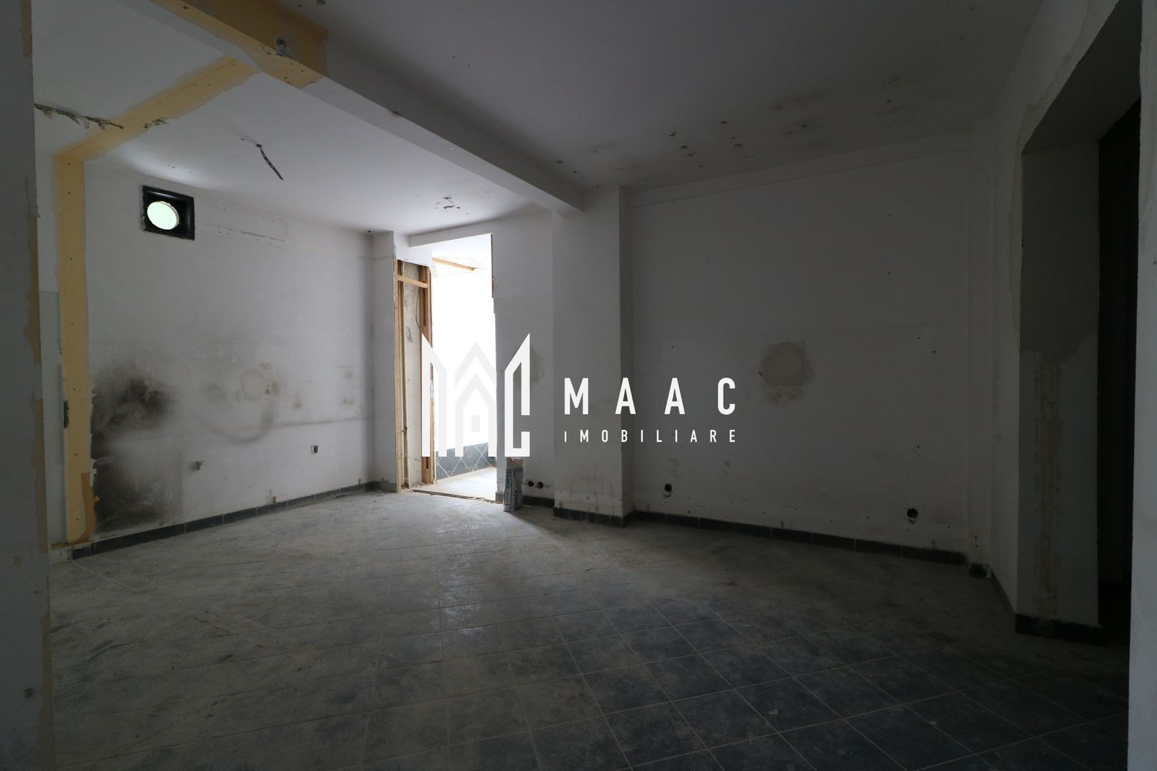Spatiu comercial | Suprafata utila de 216 mp | Valea Aurie - Poză 2