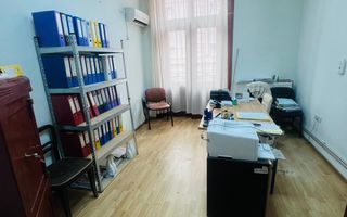 Apartament (pretabil pentru Birou ,Cabinet etc.) de vanzare in centru. - Poză 7