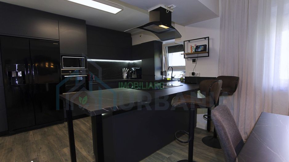 Apartament spatios renovat, Podu Iloaiei - 4 camere, pret 150.000 EUR - Poză 21