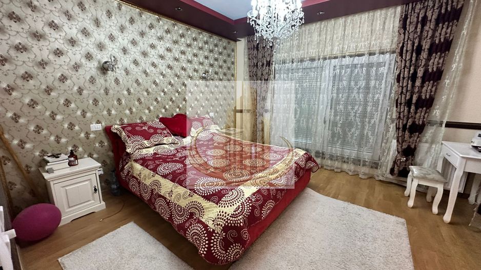 Casă premium cu panouri solare, stație EV, anexă locuibilă și grădină - Poză 7