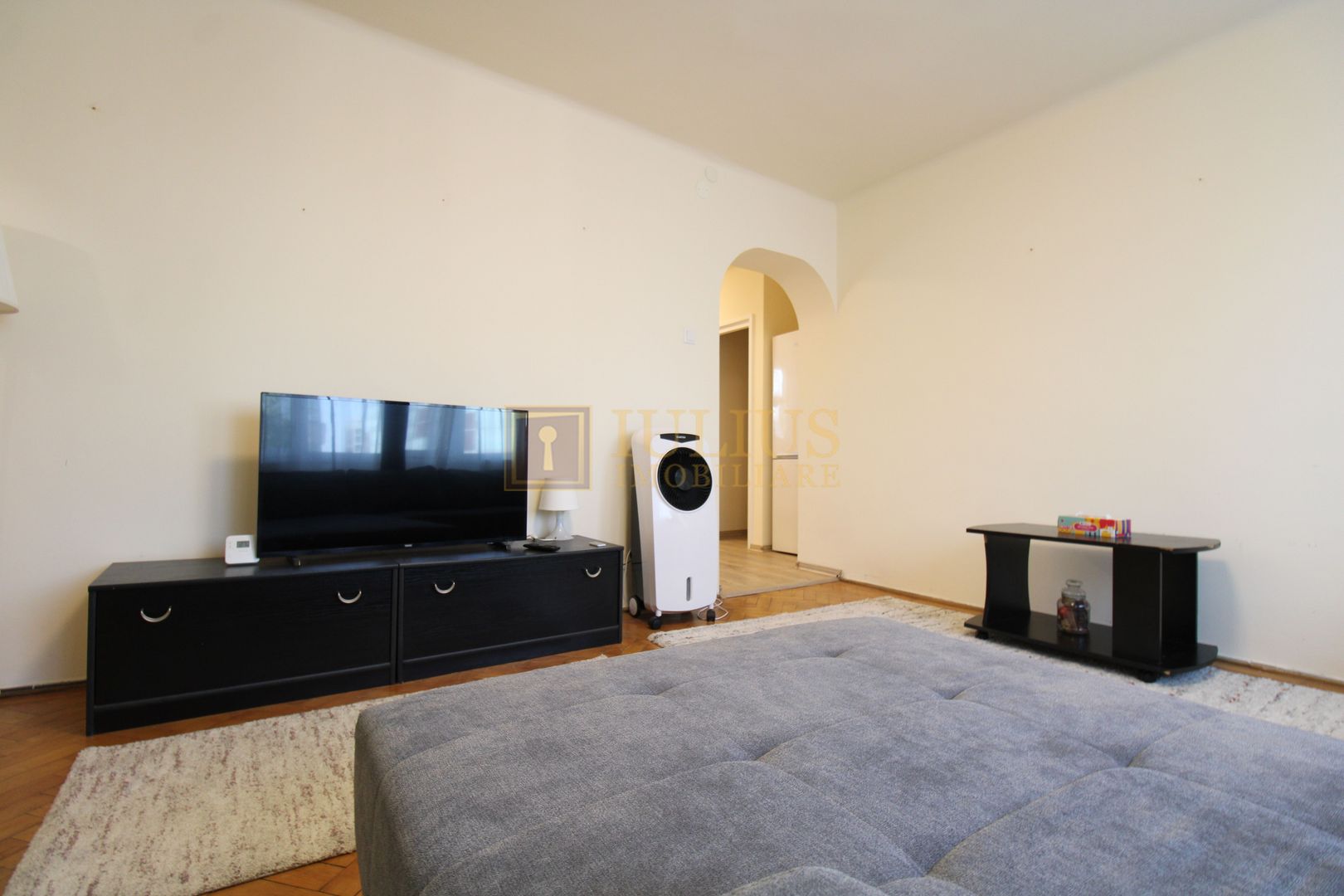 Piata 700, 2 camere, centrala proprie - Poză 1