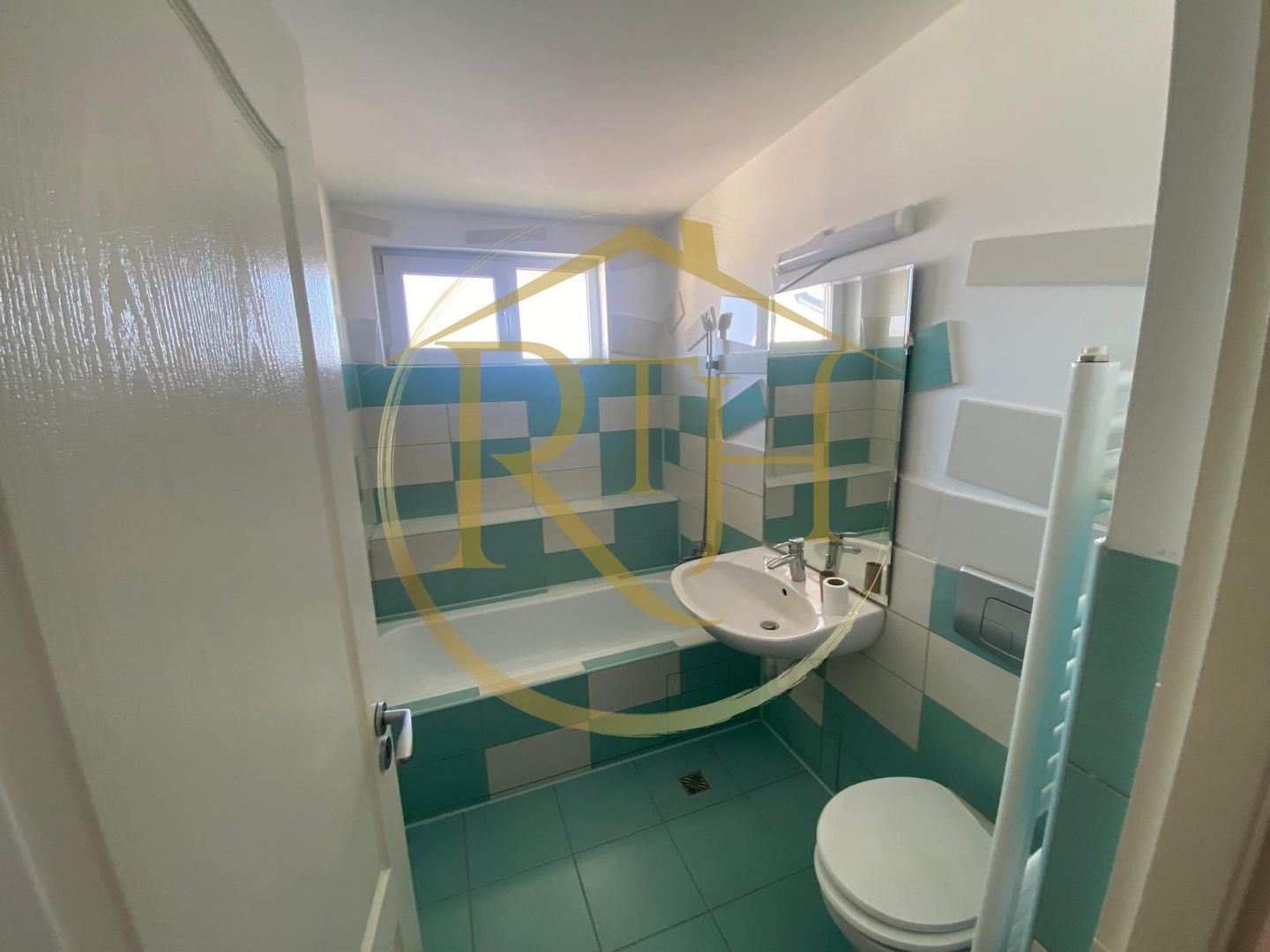 Oferim spre inchiriere ap cu 3 camere la mansarda in Girocului - Poză 6