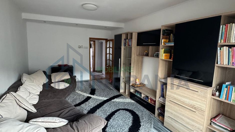 Apartament 3 camere, cartierul Alexandru cel Bun, Iași, vedere dublă - Poză 2