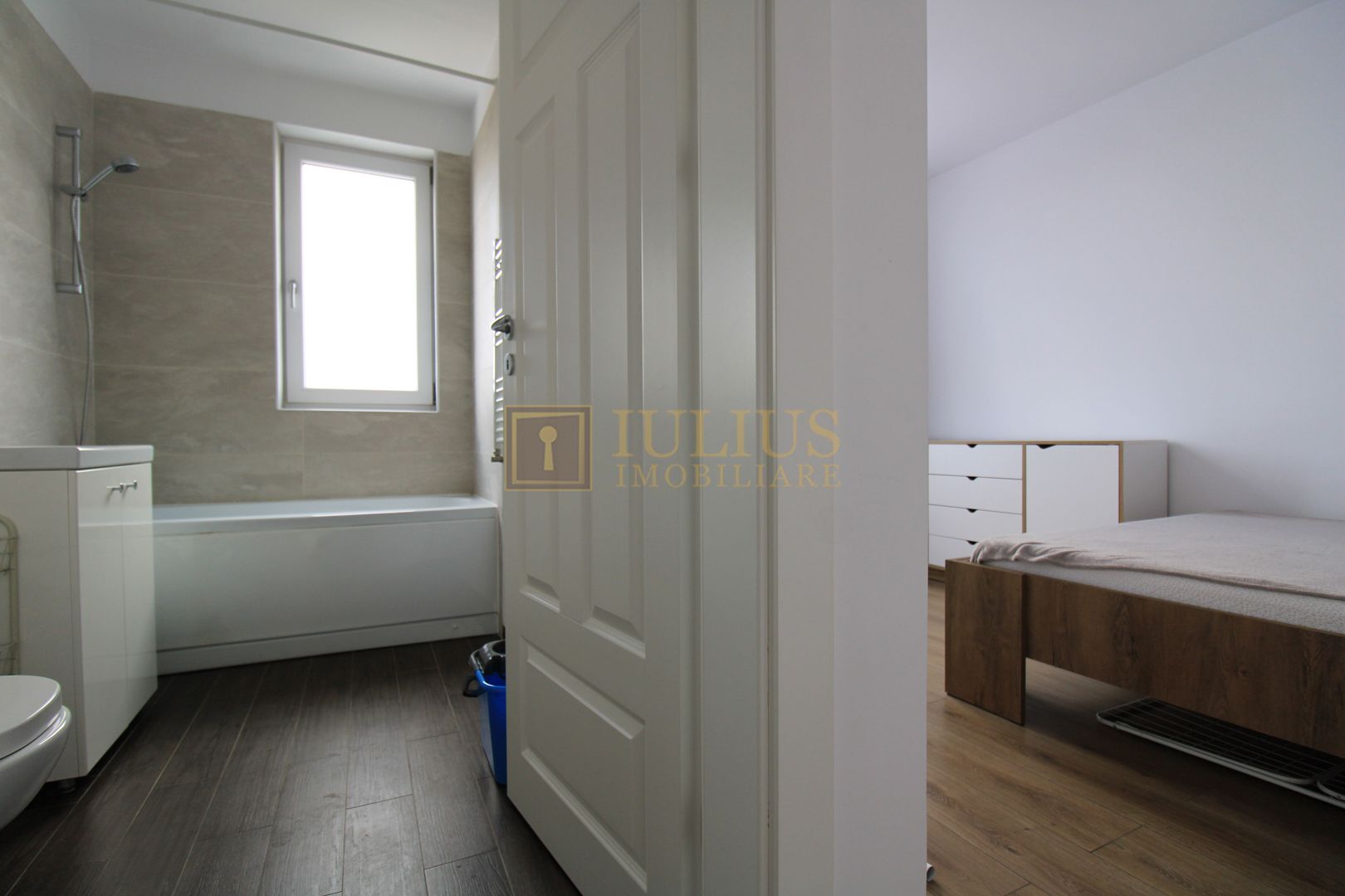 Vedere panoramica; loc parcare inclus; 2 bai/2dormitoare. - Poză 19