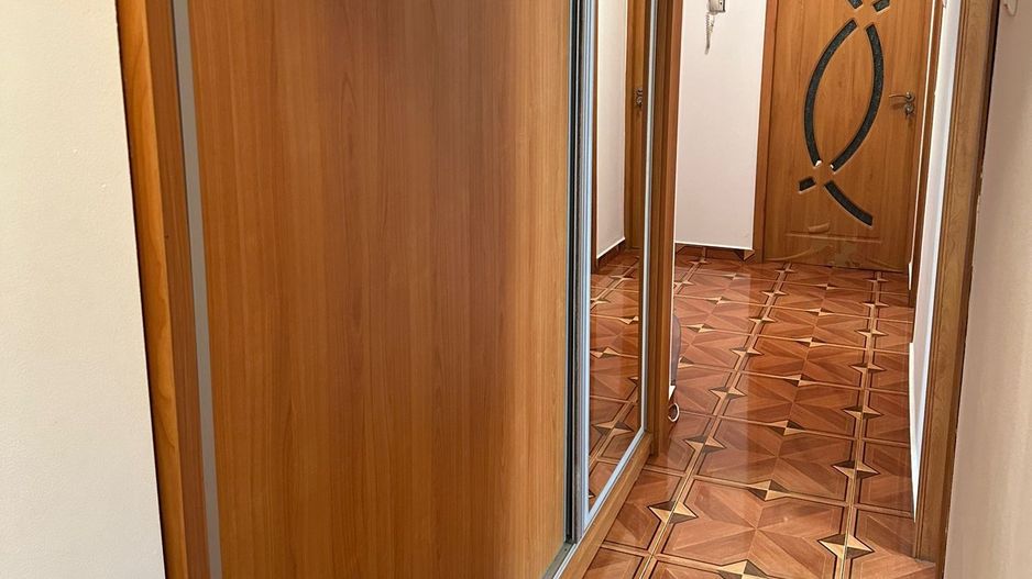 Apartament 3 camere, Decomandat. Bld. Al. Obregia, zona Vatra Dornei. - Poză 6