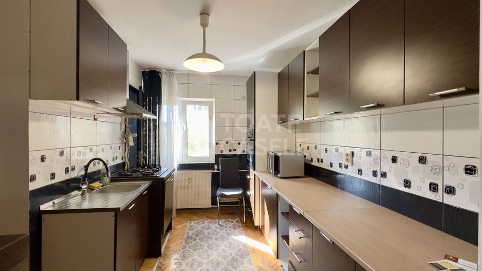 Apartament cu 3 camere, zona Scortarilor - Poză 1