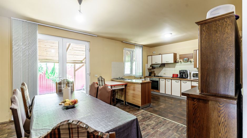 VÂNDUT! Casă 6 camere cu teren generos - Zadareni - Poză 5