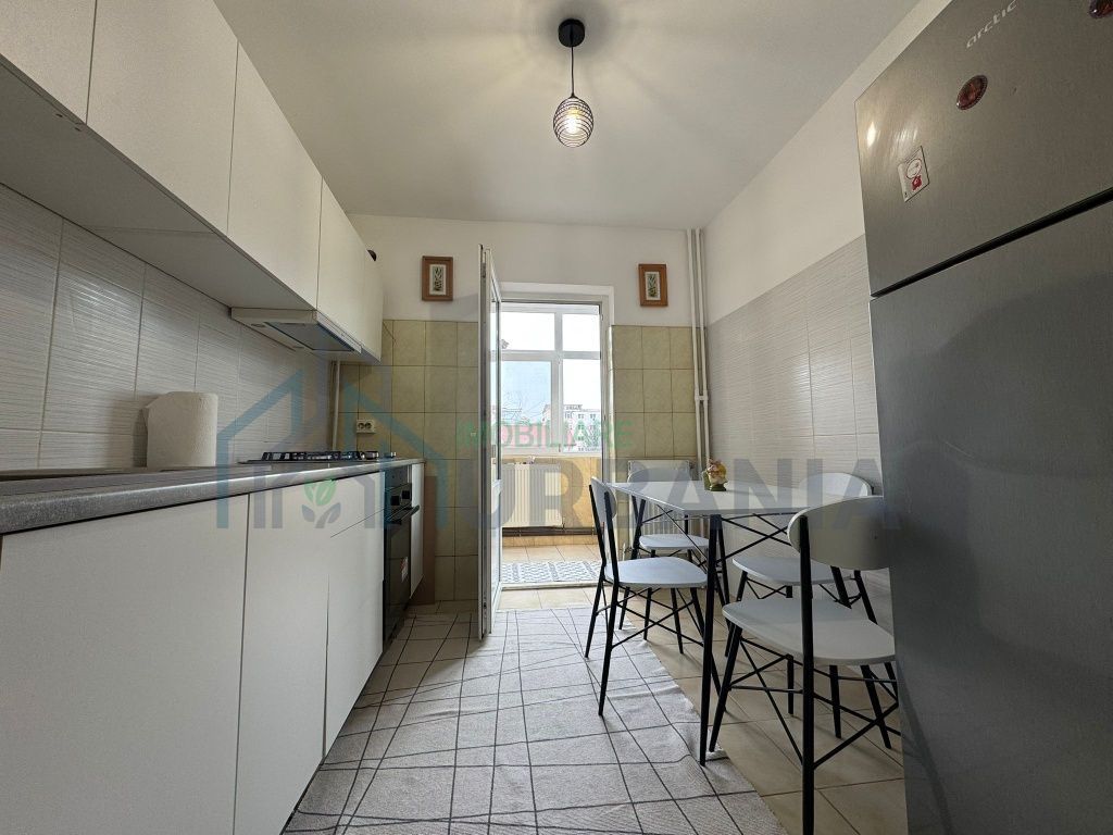 Apartament 3 camere, Nicolina, etaj 1, renovat recent - Poză 1