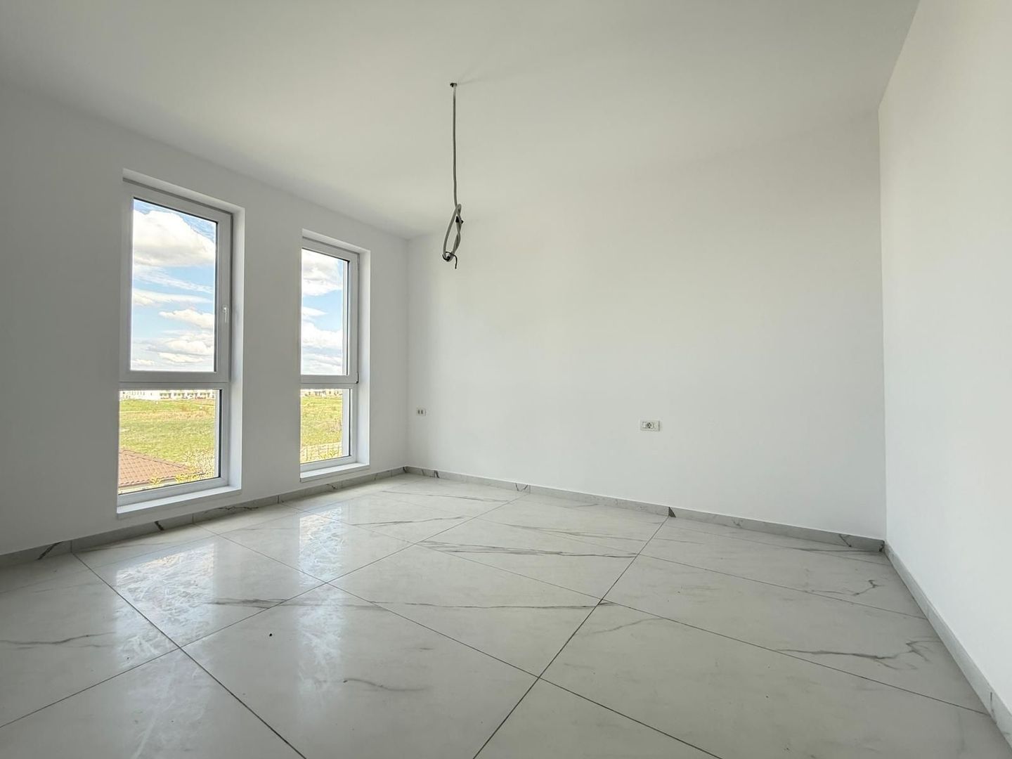 Braytim - SXD Market | 2 Camere | Curte proprie | Bucatarie inchisa - Poză 1