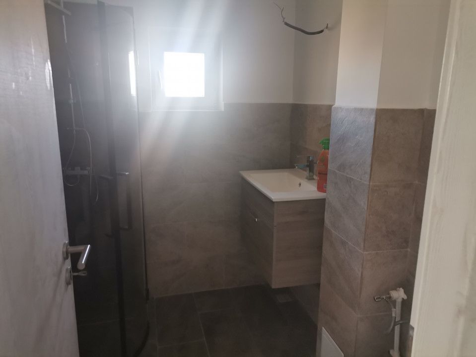 Vanzare apartament decomandat, renovat total, liber, Mioveni - Poză 3