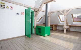 De inchiriat mansarda 3 camere zona Decebal - Poză 1