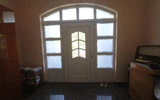 Casă / Vilă cu 8 camere de vânzare în zona Semicentral - Poză 10