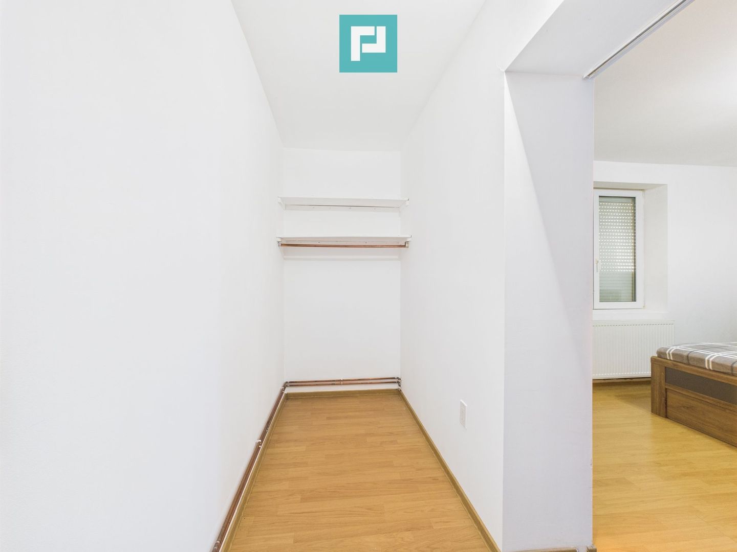 Casă de vacanță mobilată și utilată la Miniș - Poză 5