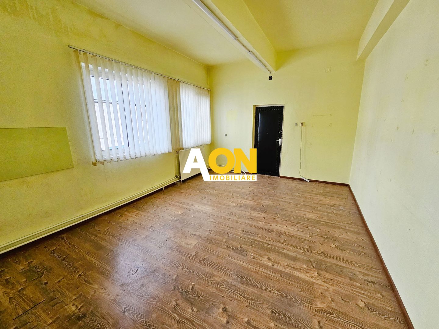 Spatiu pentru birou, 14 mp, parter, zona Alba Mall - Poză 1