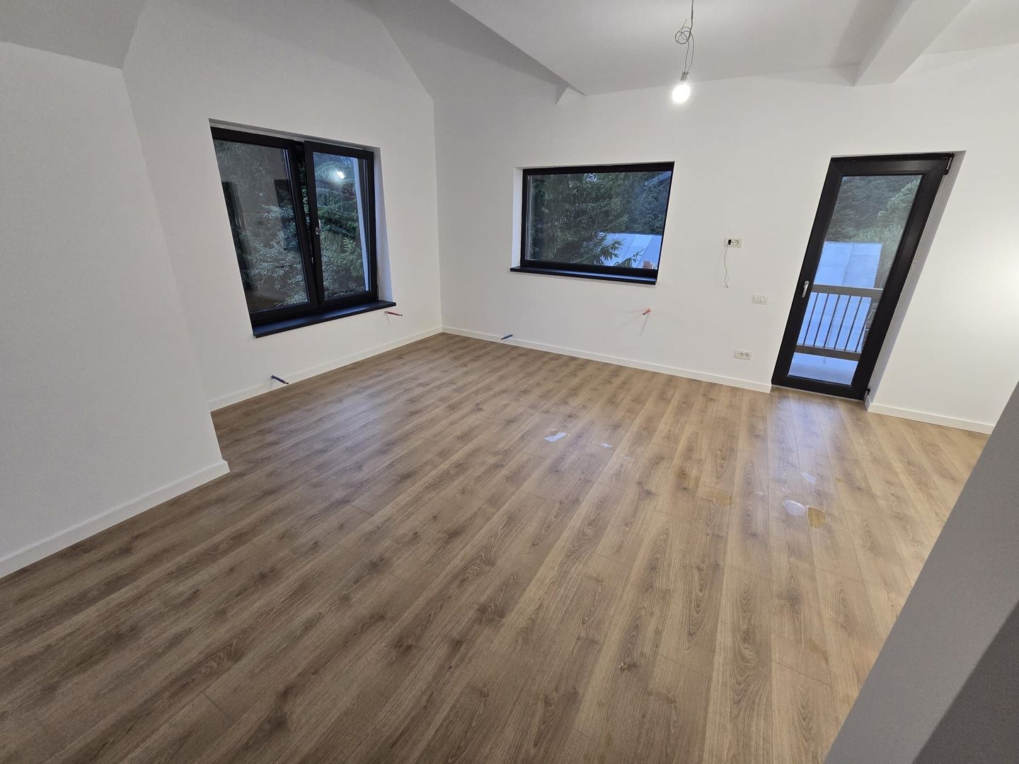 Apartament cu 4 camere 125 mp (4 garsoniere) la cheie + 60 mp pod - Busteni - Poză 16