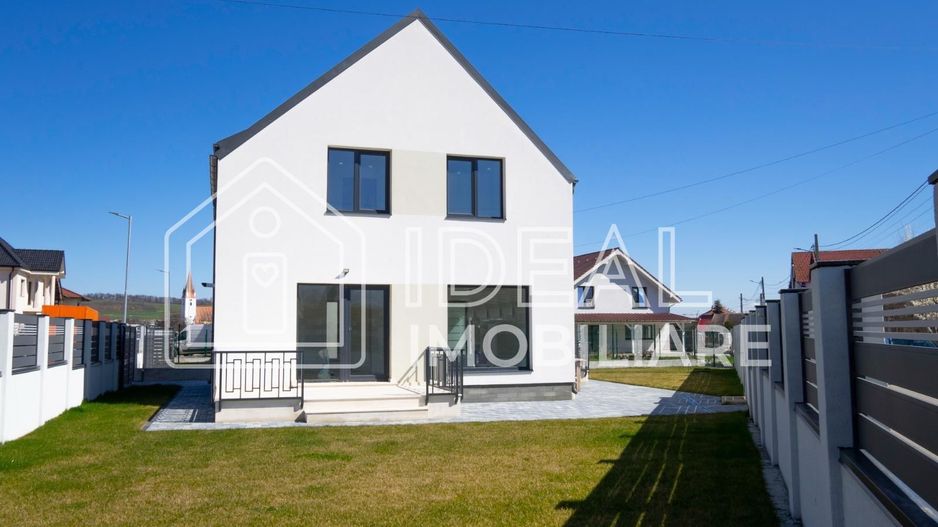 Casa Individuala Moderna cu 4 camere si 316 mp curte, in Cristian - Poză 1