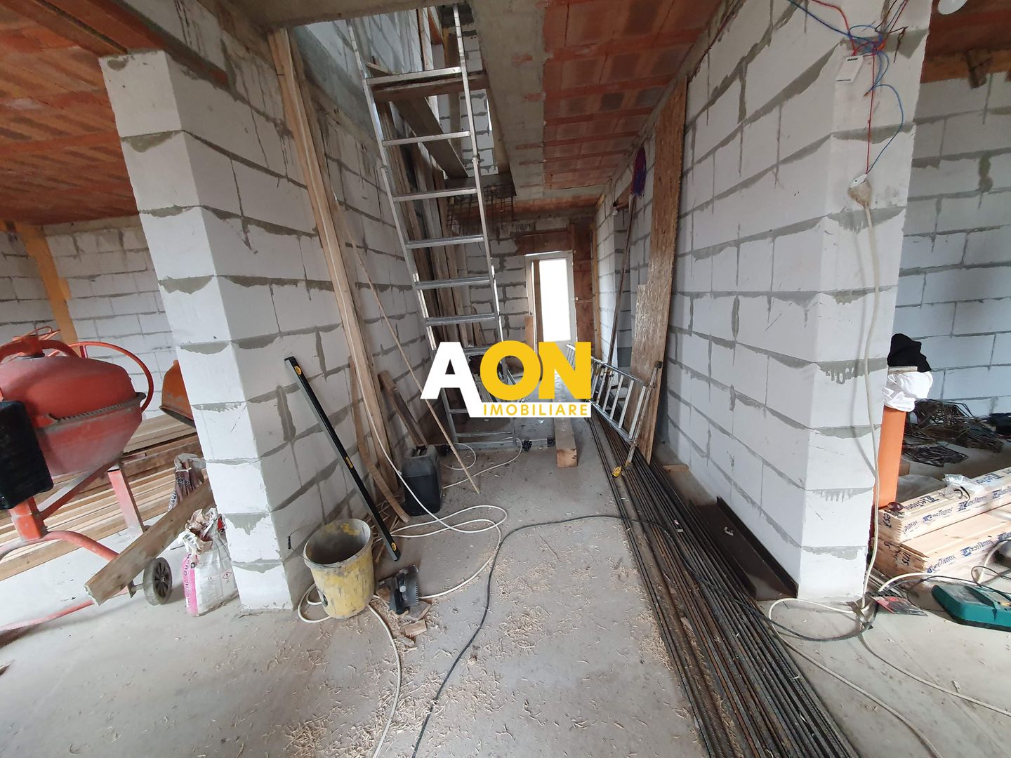 Casa semifinisata, 5 camere, 500 mp teren, Ciugud - Poză 2