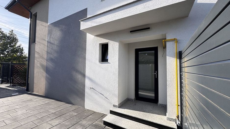 PROPRIETAR Casa Individuala P+1+M Noua la cheie /Doi cocosi Straulesti - Poză 8