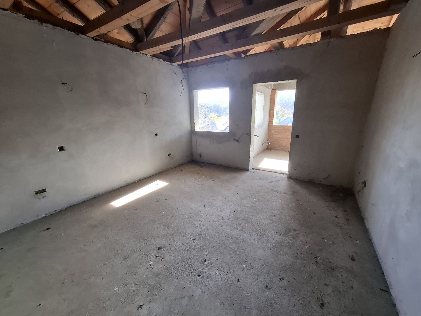 ila cu 6 camere + casă locuibilă pe teren intravilan de 1700 mp, cu vi - Poză 6