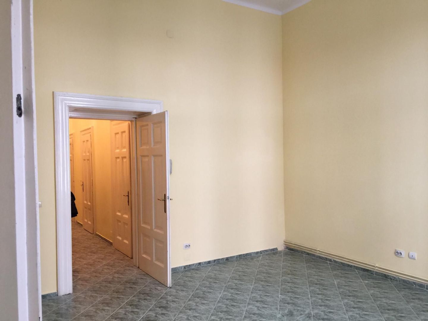 Spatiu birouri ultracentral-zona pietonala - Poză 2