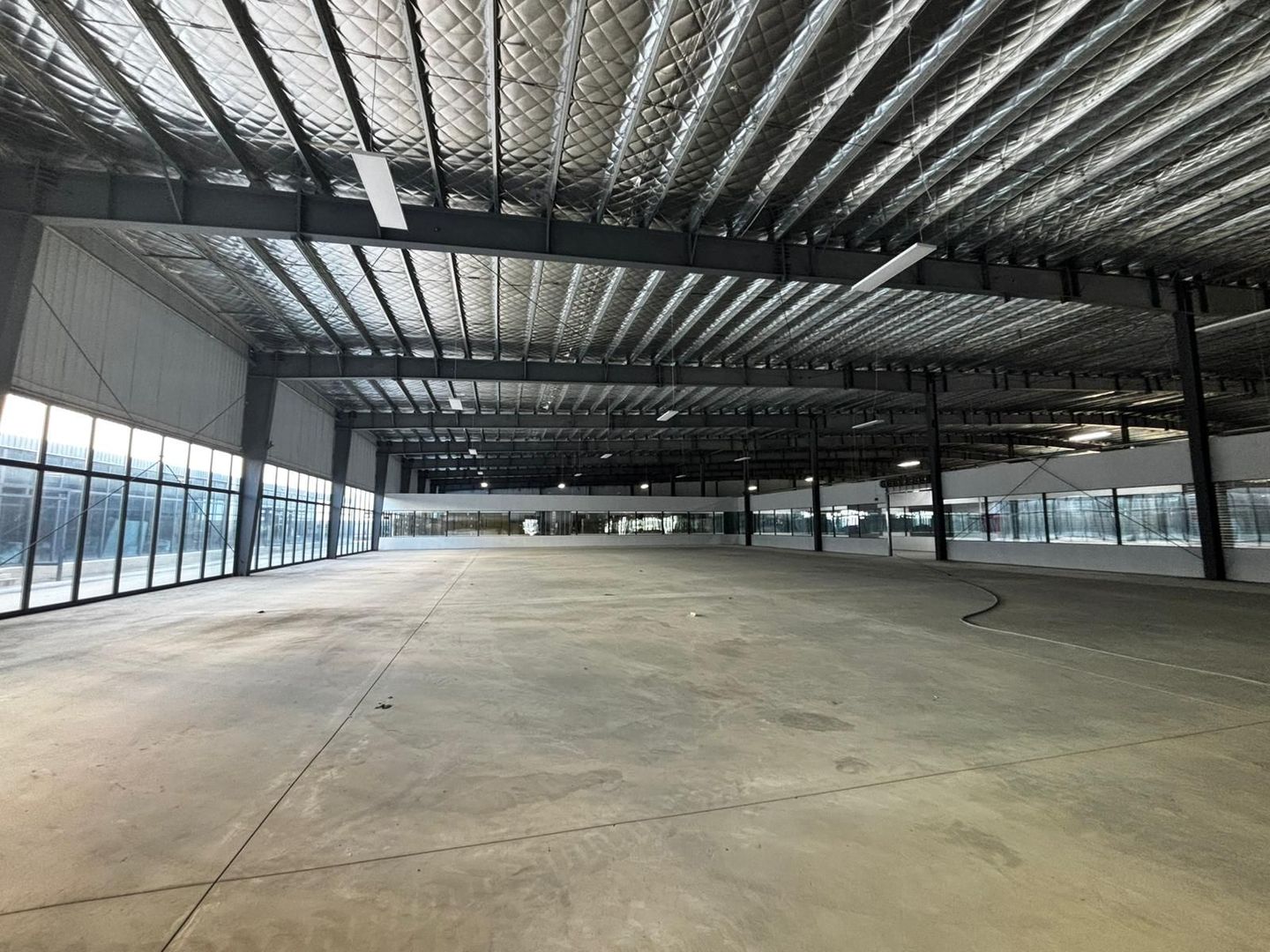 Spatii comerciale, industriale, logistice, birouri, productie, retail - Poză 6