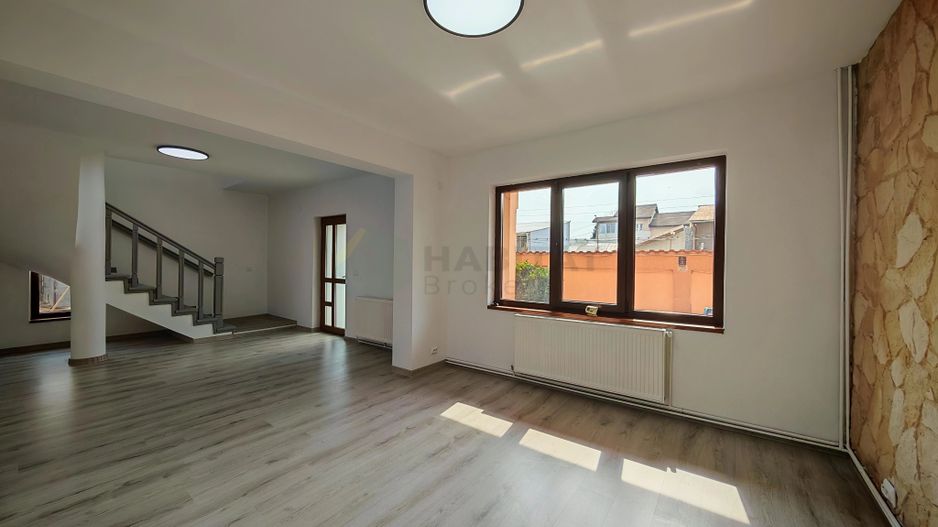 Vilă Individuală cu o curte generoasa zona Aparatorii Patriei - Poză 2