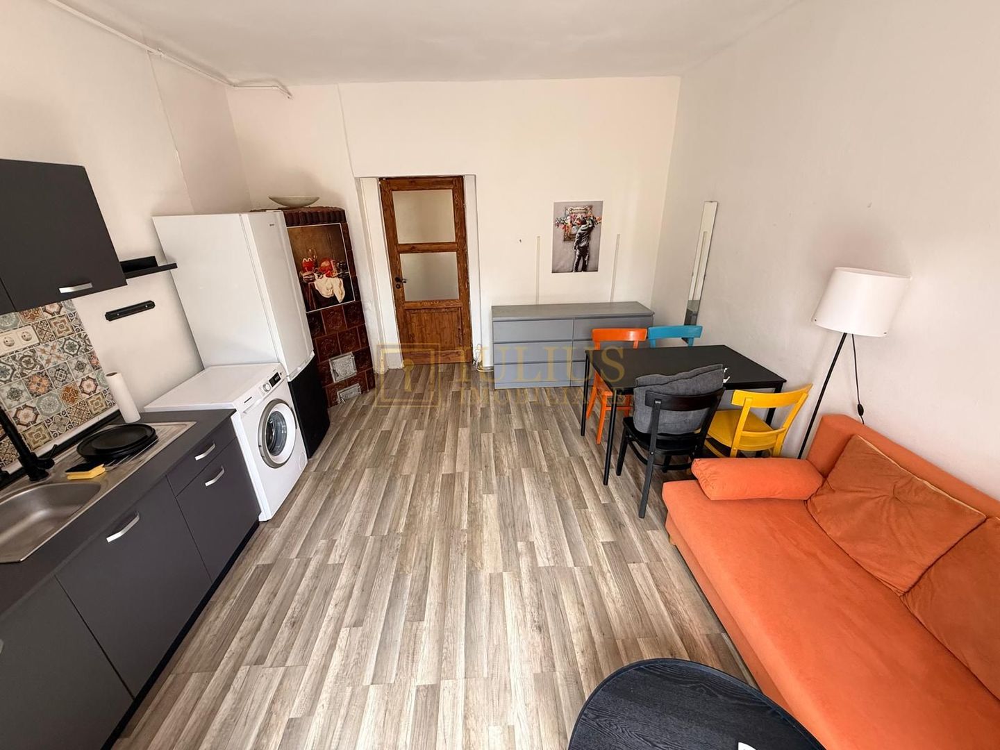 2 camere| apartament la casa-curte comuna| loc de parcare| centrala proprie| - Poză 1