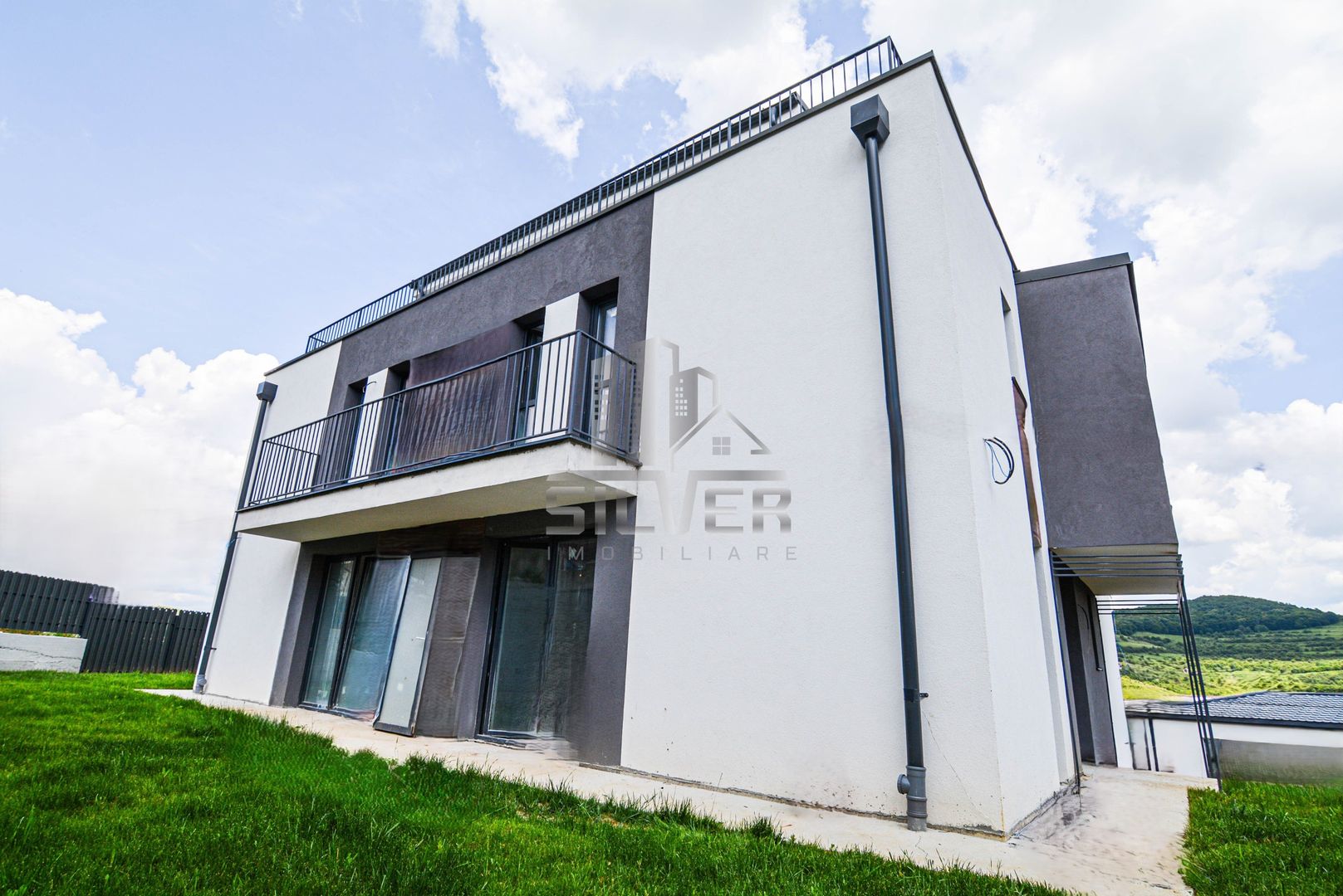 Casa de tip Duplex cu Panorama in Floresti. - Poză 3