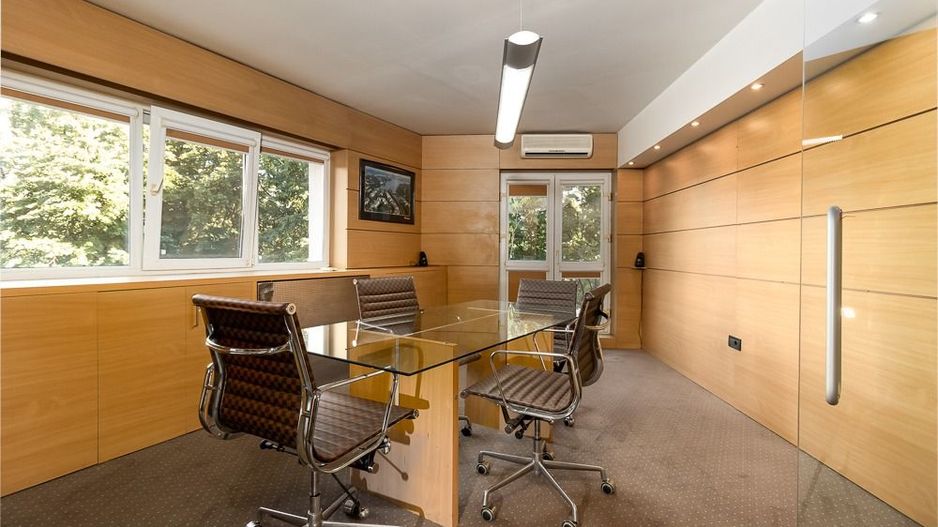 UNIRII FANTANI - 5 camere de vanzare - investitie rara si eleganta - Poză 1