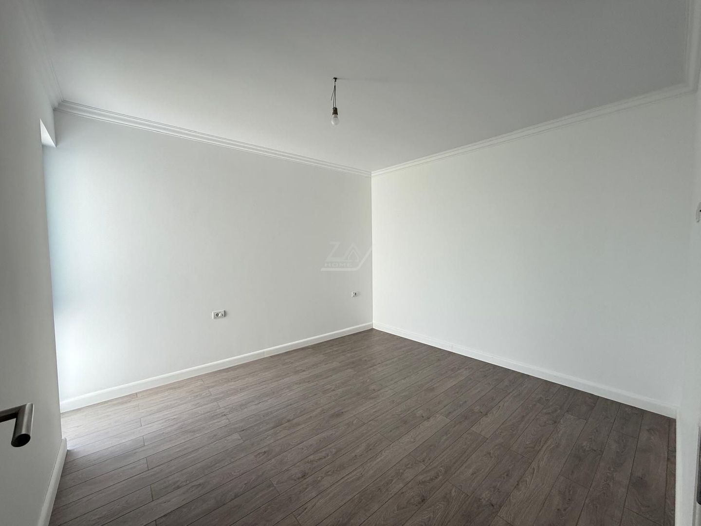 Duplex finalizat despartit prin camera tehnica. 3 dormitoare. 2 balcoane. - Poză 18