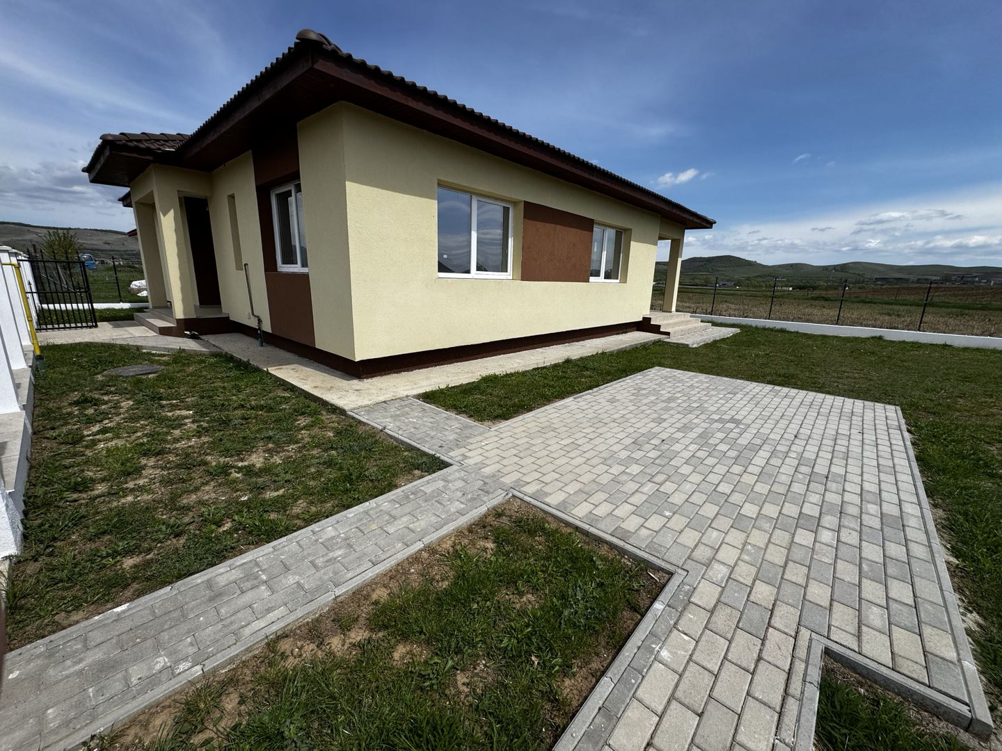 Casa de vânzare în Alba Iulia, zona Micești - Poză 2