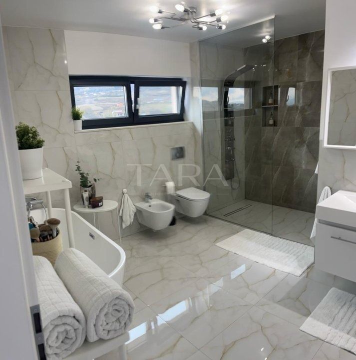 Casa spectaculoasa, zona privata, finisaje de lux. - Poză 13