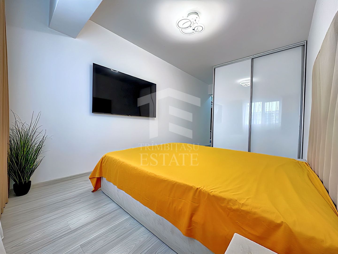 3 camere decomandat bucatarie inchisa 79mp Grand Arena parcare inclusa - Poză 2
