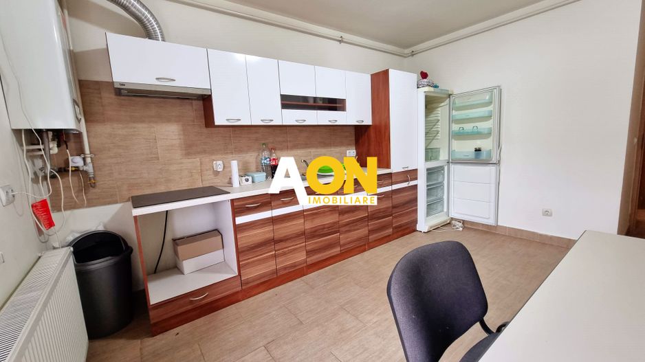 Apartament 2 camere, decomandat, cartier rezidential, Cetate - Poză 2