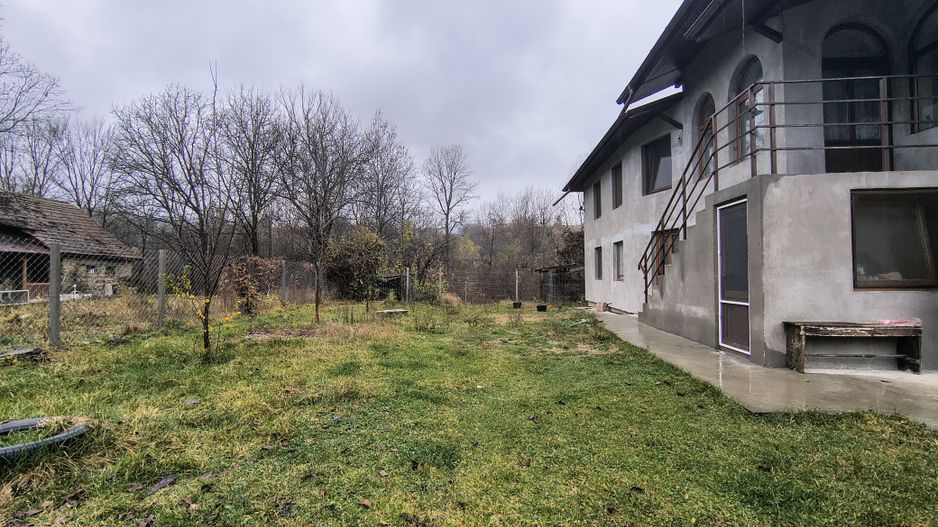 Casa de vânzare în Malu cu Flori- liniște, natura și aer curat! - Poză 18