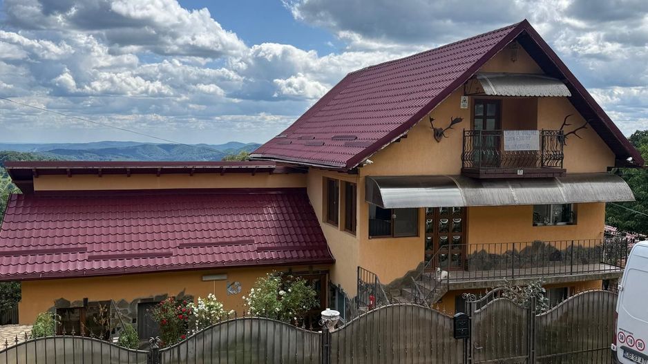 Vila S+P+1,+ garaj inchis + terasa si teren intravilan 6300 mp - Poză 3