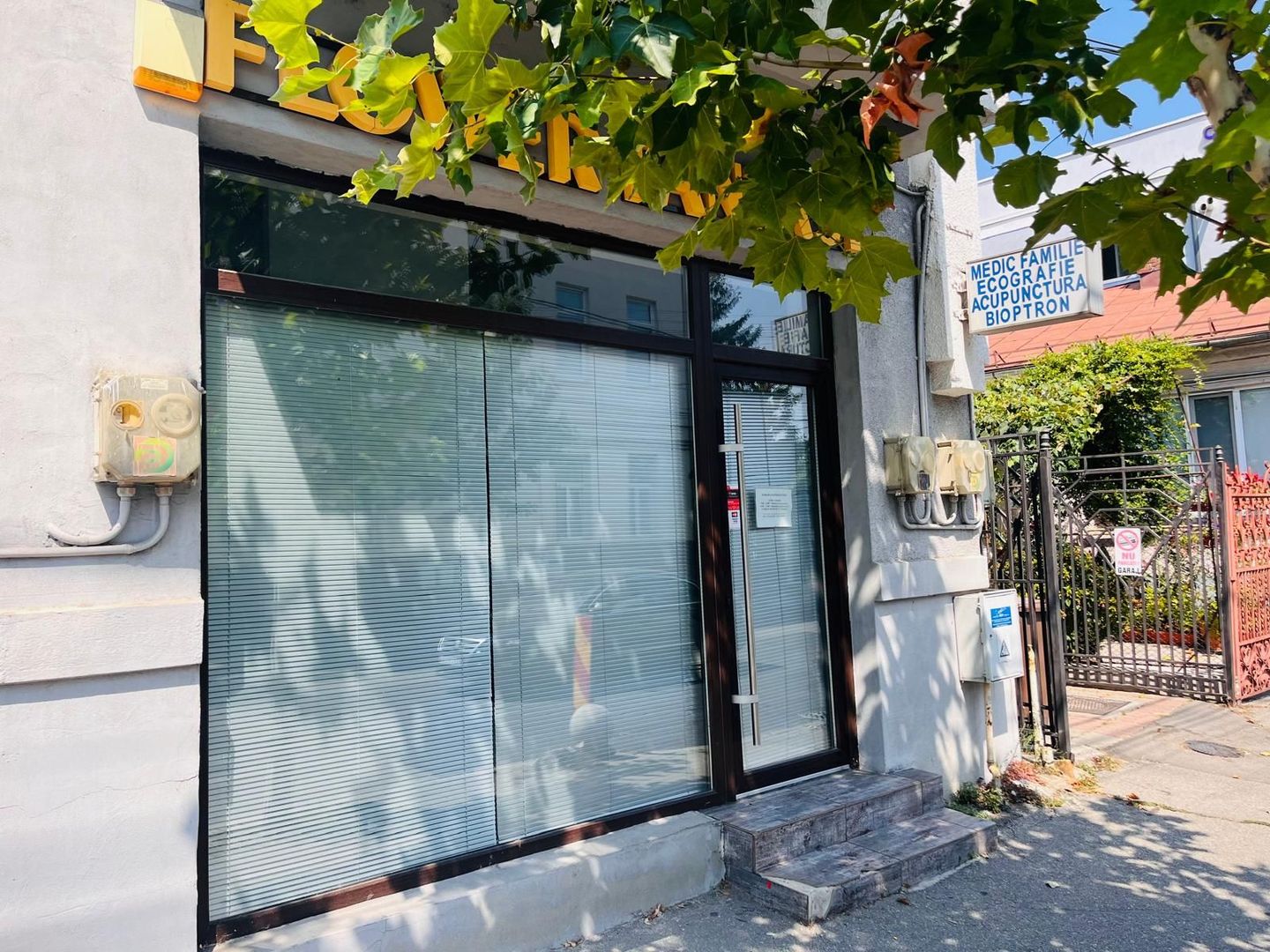 Spatiu stradal, central, cu vad comercial si vizibilitate excelenta - Poză 13