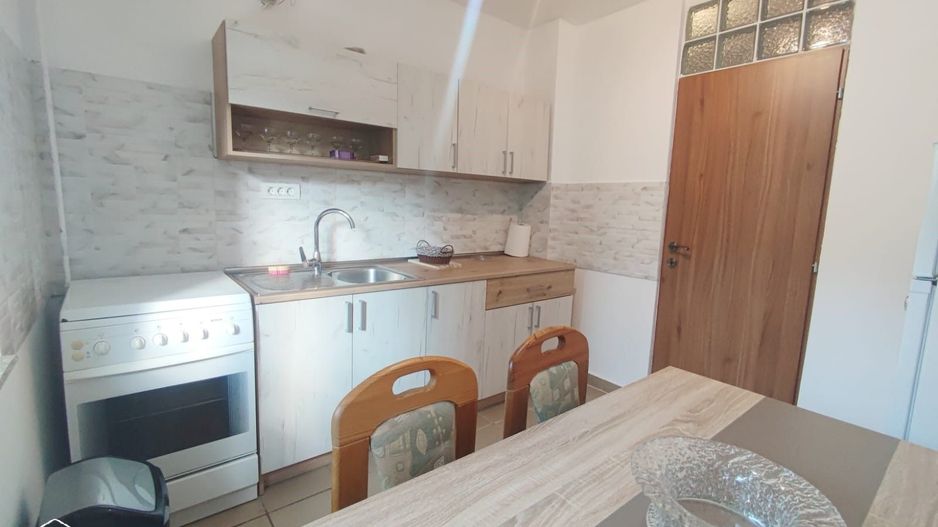 Apartament spatios la etajul 1, cu loc de parcare inclus, Micalaca, zona 300 - Poză 1